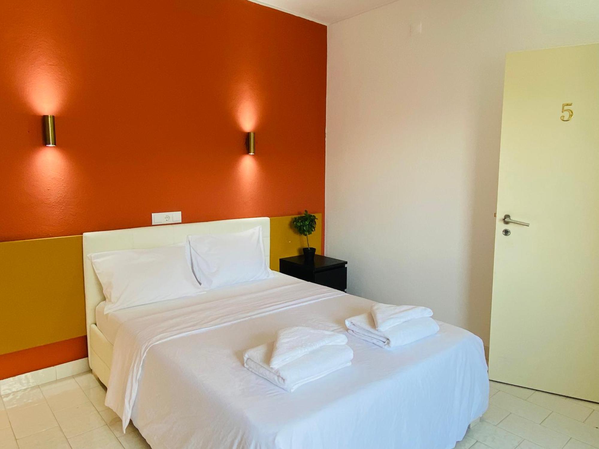 Central Atlantic Beach Guesthouse Коста да Капарика Екстериор снимка